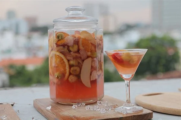 Nên uống rượu hoa quả