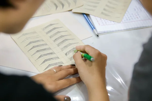 xóa phun xăm lông mày mấy lần thì hết