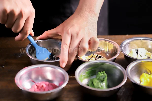 lớp dạy làm roll cake vẽ hình