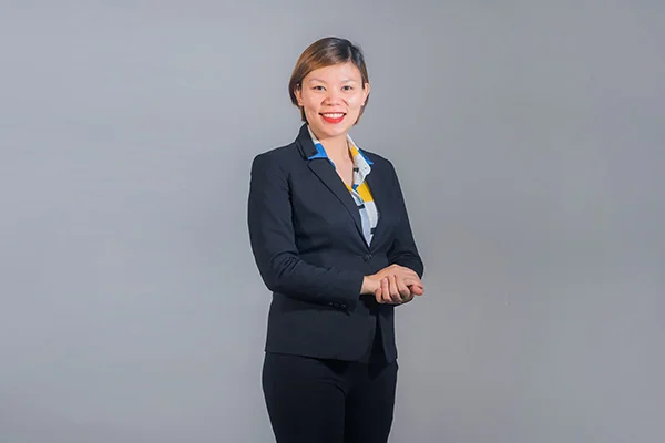 Cô Phạm Hoàng Giang