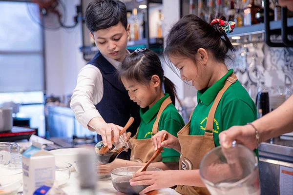 Quá trình pha chế ra một ly sữa