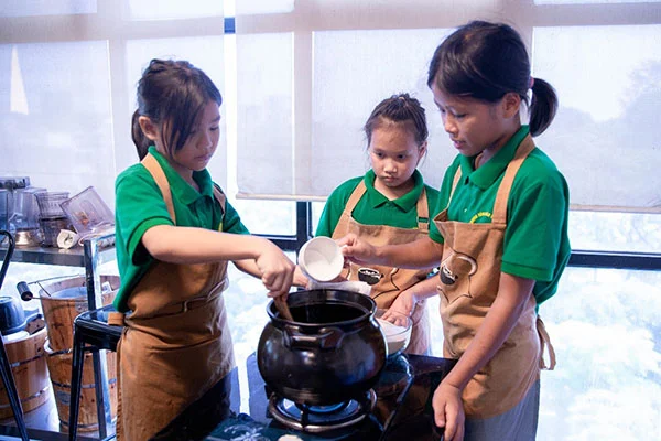 tự do khám phá những trải nghiệm thực tế