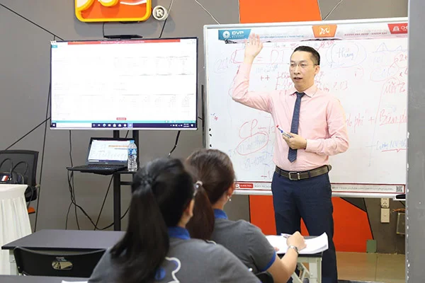 doi-ngu-giang-vien-giau-kinh-nghiem-thuc-tien đội ngũ giảng viên giàu kinh nghiệm thực tiễn