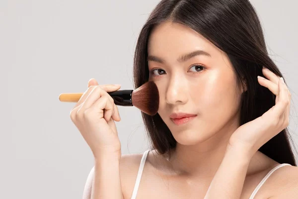 Highlight trong trang điểm là gì?