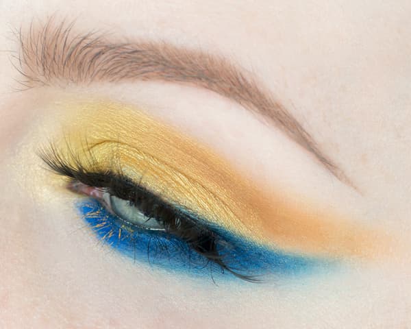 ví dụ triadic trang điểm