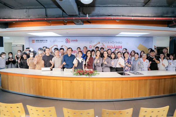 khách mới tham gia lễ ký kết hợp tác