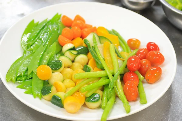 sơ chế nguyên liệu trước khi nấu là rất cần thiết