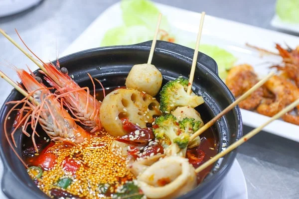 xiên que nhúng kiểu tứ xuyên