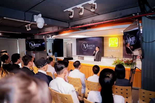 ông tạ quang tùng - tổng giám đốc hướng nghiệp á âu