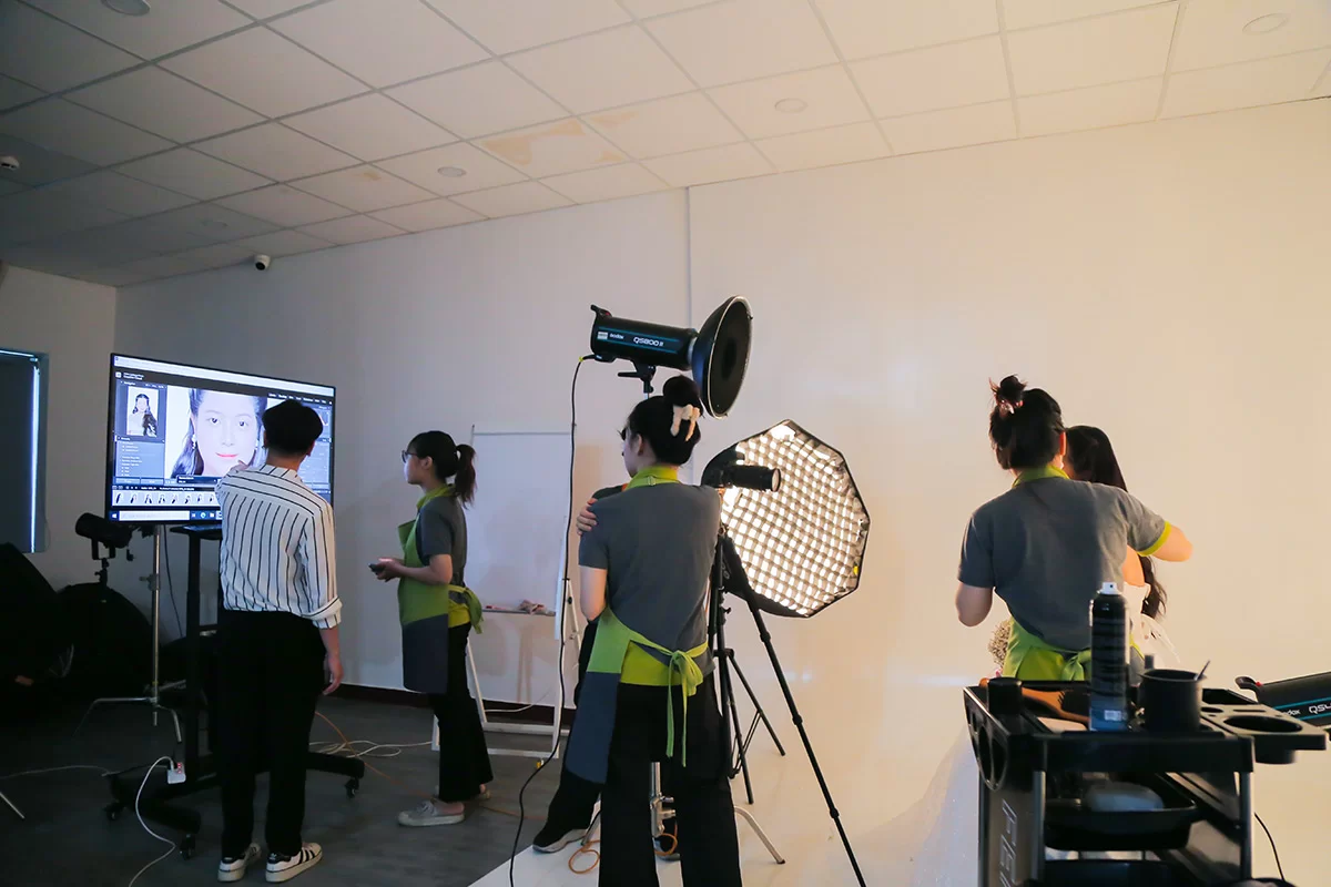 hinh-anh-lop-hoc-trang-diem-co-dau-05