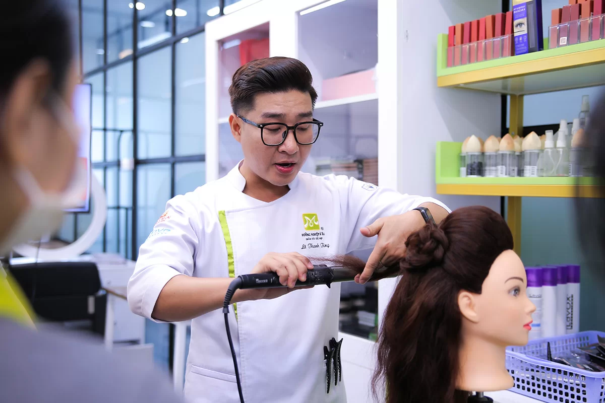 hinh-anh-lop-hoc-trang-diem-co-dau-09