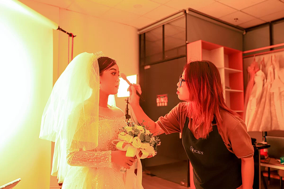 khoa-hoc-trang-diem-co-dau khóa học trang điểm cô dâu