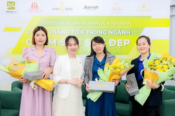 sự góp mặt và chia sẻ từ các đơn vị tuyển dụng