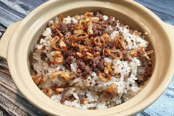 Thưởng thức xôi khi còn nóng