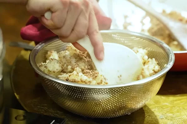 Trộn đều thịt chim bồ câu