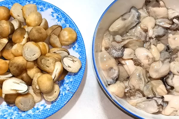 Sơ chế nấm và hàu