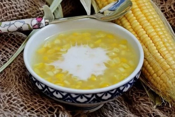 chè bắp đậu xanh nước cốt dừa