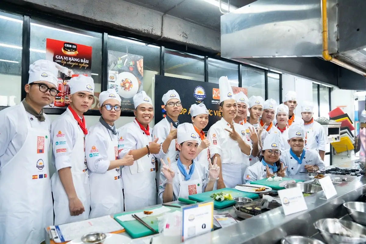 lớp chế biến món âu