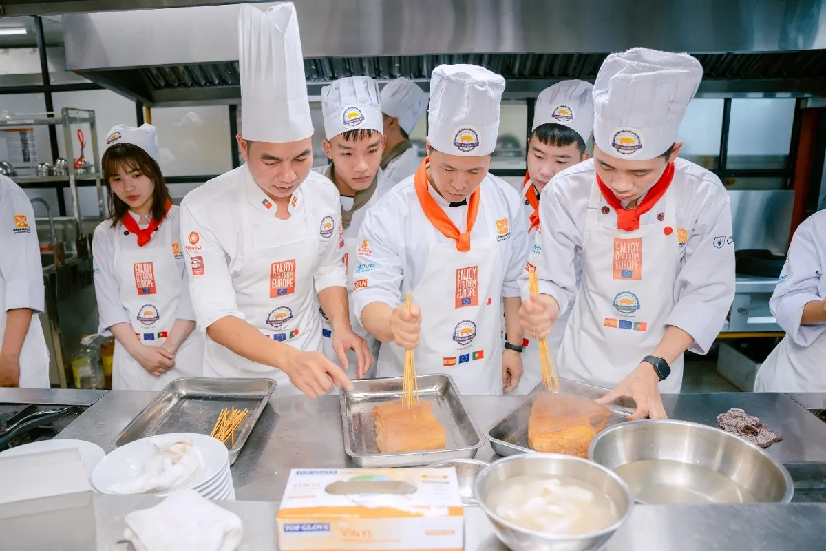 lớp học chế biến món việt