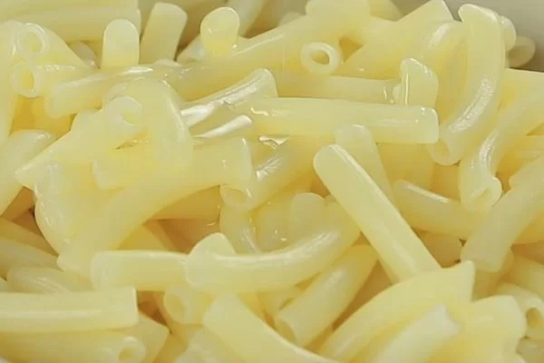 Luộc nui vừa chín tới