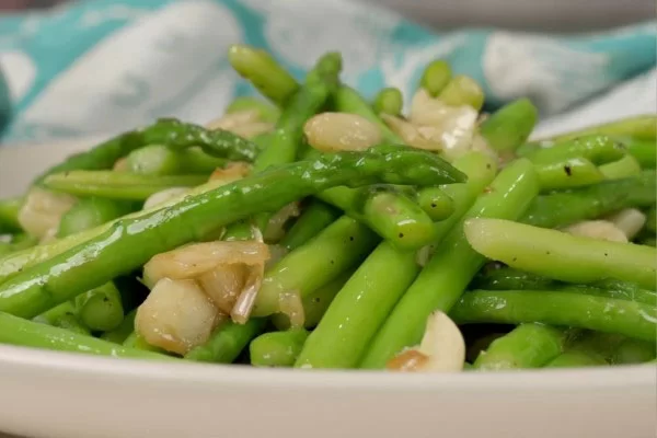Món măng tây xào tỏi dầu hào đậm vị