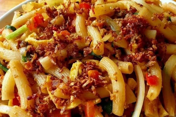 Món nui xào thịt bằm cà chua