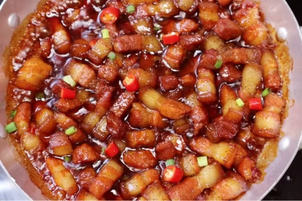 Món thịt ba chỉ kho tiêu đậm đà