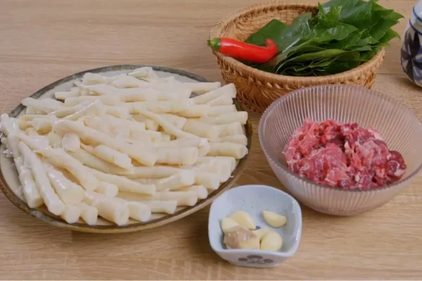Nguyên liệu làm măng xào lá lốt thịt bò