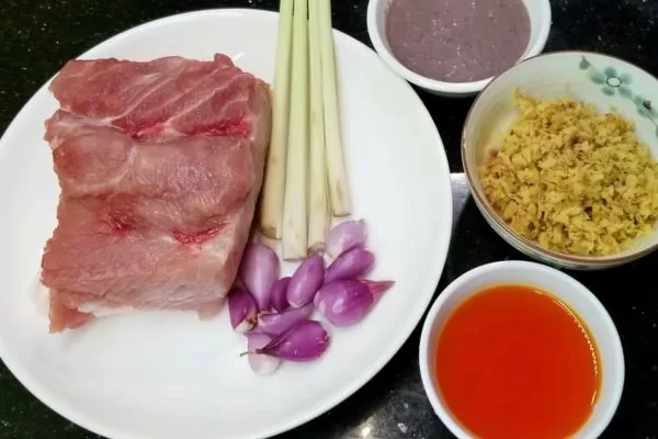 Nguyên liệu làm thịt chưng mắm tôm