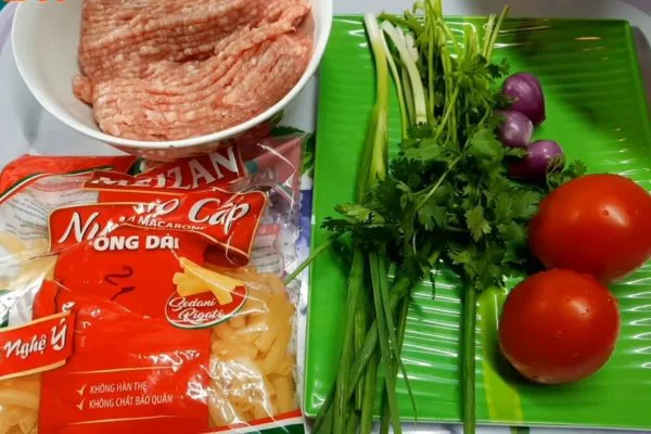 Nguyên liệu nấu nui thịt bằm cà chua