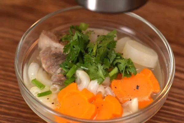 Nui nấu xương heo ngọt thanh