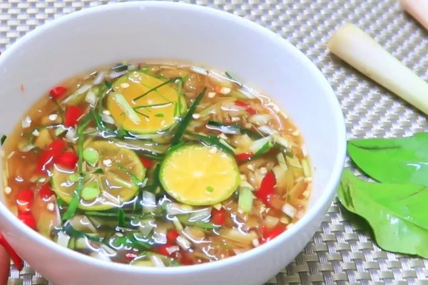 Nước chấm thơm vị sả tắc lá chanh