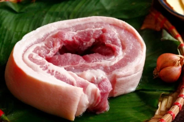 Sơ chế thịt heo trước khi chế biến