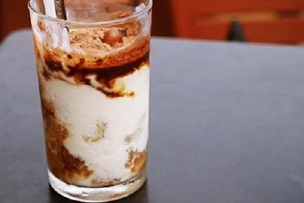 sữa chua đánh đá ca cao