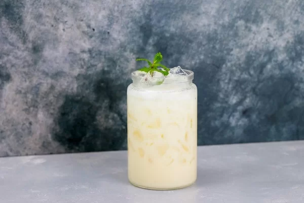 sữa chua đánh đá