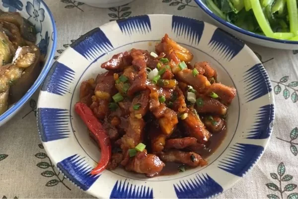 Thịt nạc dăm kho tiêu