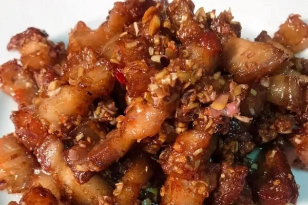 Thịt rang thơm nồng vị sả, ớt