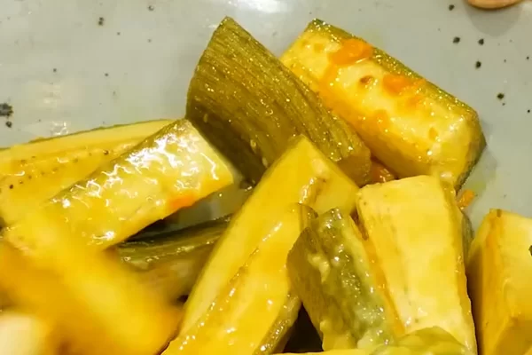 ướp chuối cùng với nghệ