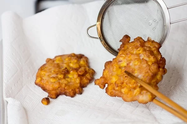 cách làm bánh ngô chiên