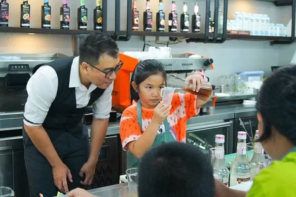 hướng dẫn các em làm những thức uống mát lạnh