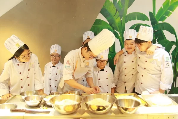 lớp nấu ăn cho trẻ em