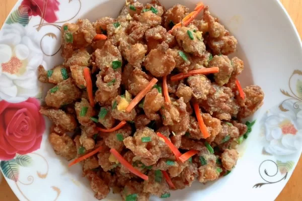 Sụn gà rang với trứng muối béo thơm