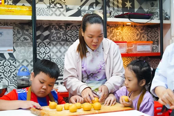 tạo hình bánh trung thu