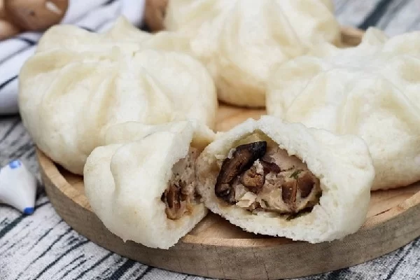 bánh bao nhân gà nấm xốt tiêu đen