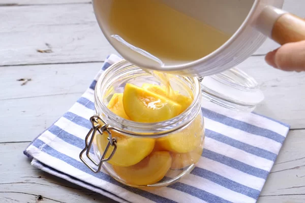 Cách bảo quản đào ngâm