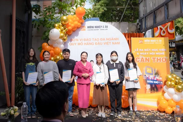 Học bổng giúp các cá nhân có hoàn cảnh khó khăn