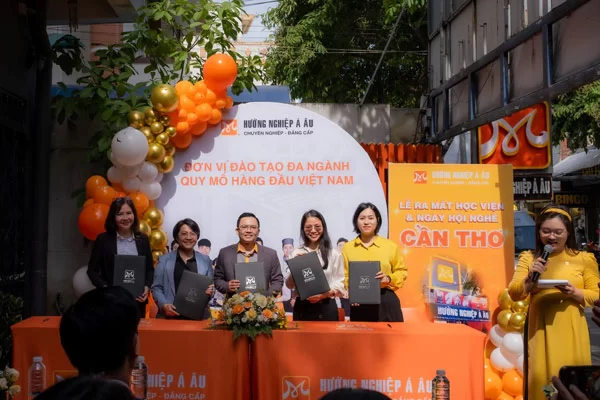 Lễ ký kết hợp tác giữa Hướng Nghiệp Á Âu và các đơn vị tuyển dụng