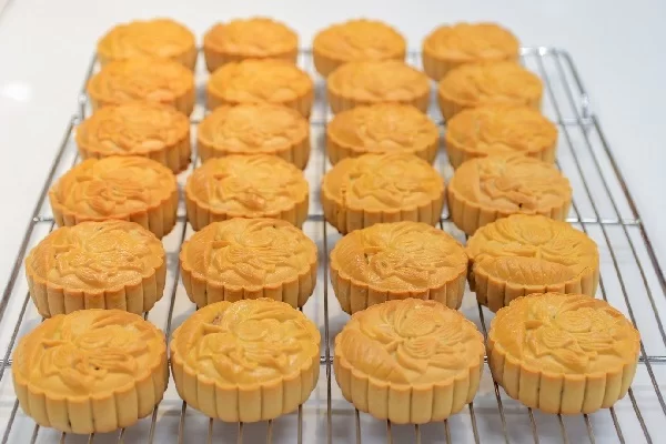 bánh trung thu khoai môn trứng muối