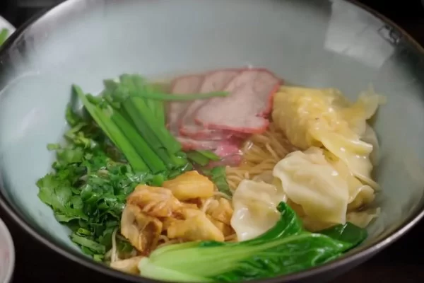 Cách làm mì hoành thánh xá xíu