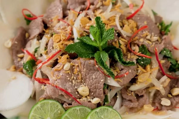 Gỏi bò tái chanh hành tây